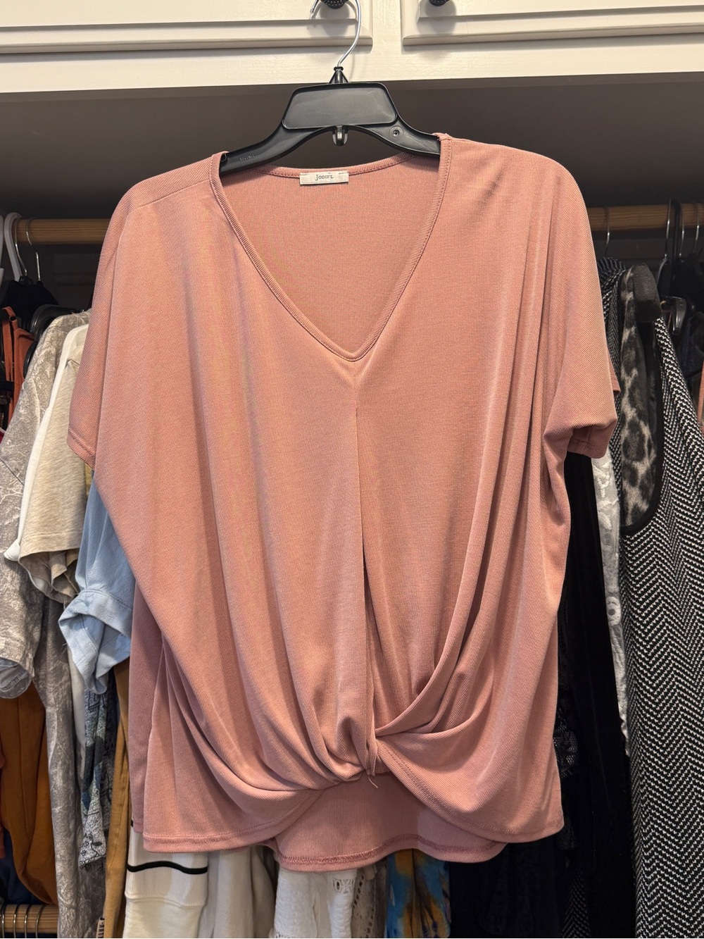 Boutique - Jodifl Dusty Rose V-Neck Twist-Hem Short Sleeve Top